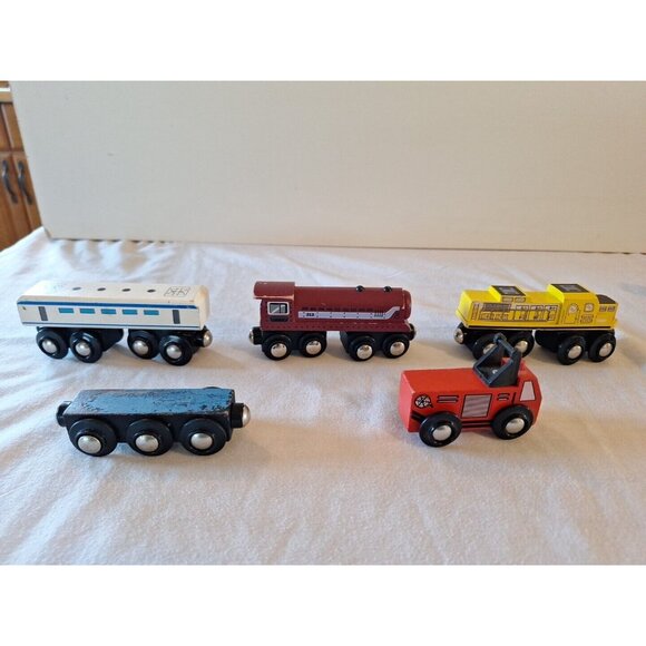 15 Pc Maxim Circo + Wooden Train 2010 Track Wood Lot Engines Cars Fire Trucks - Picture 4 of 7
